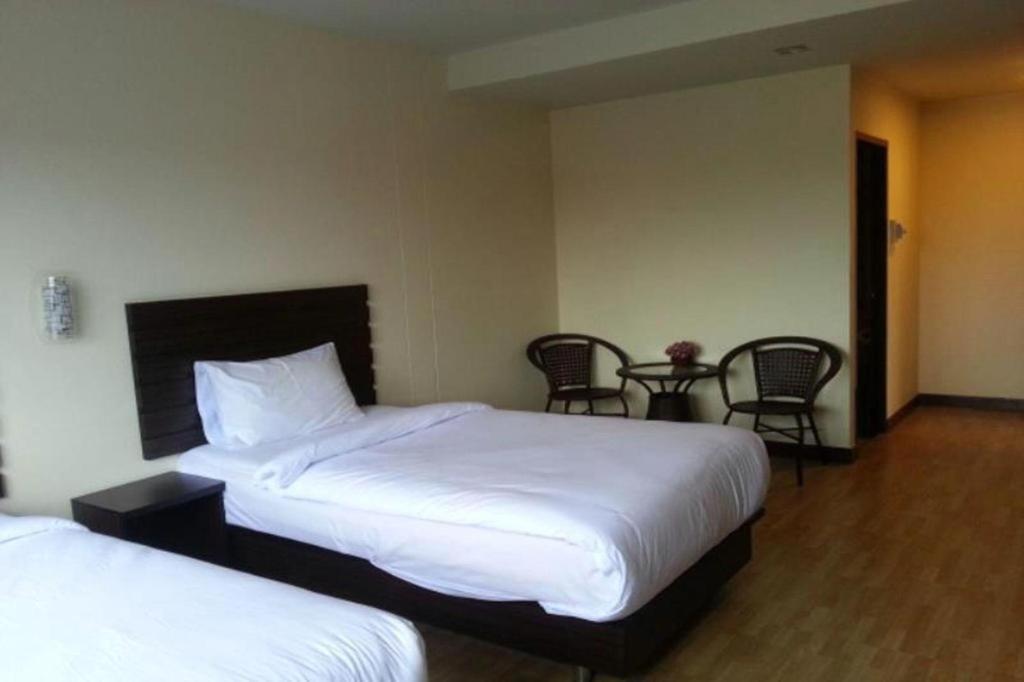 נאן Ponburi Hotel מראה חיצוני תמונה