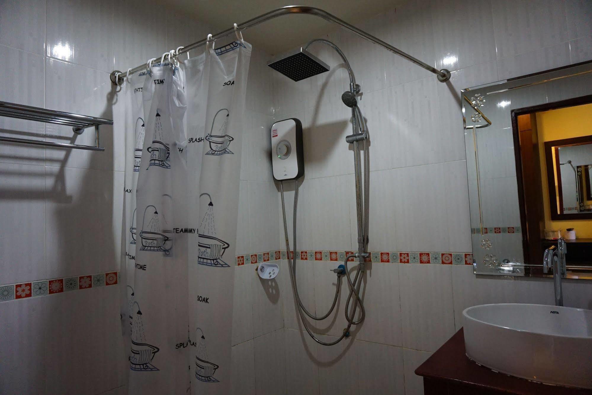 נאן Ponburi Hotel מראה חיצוני תמונה