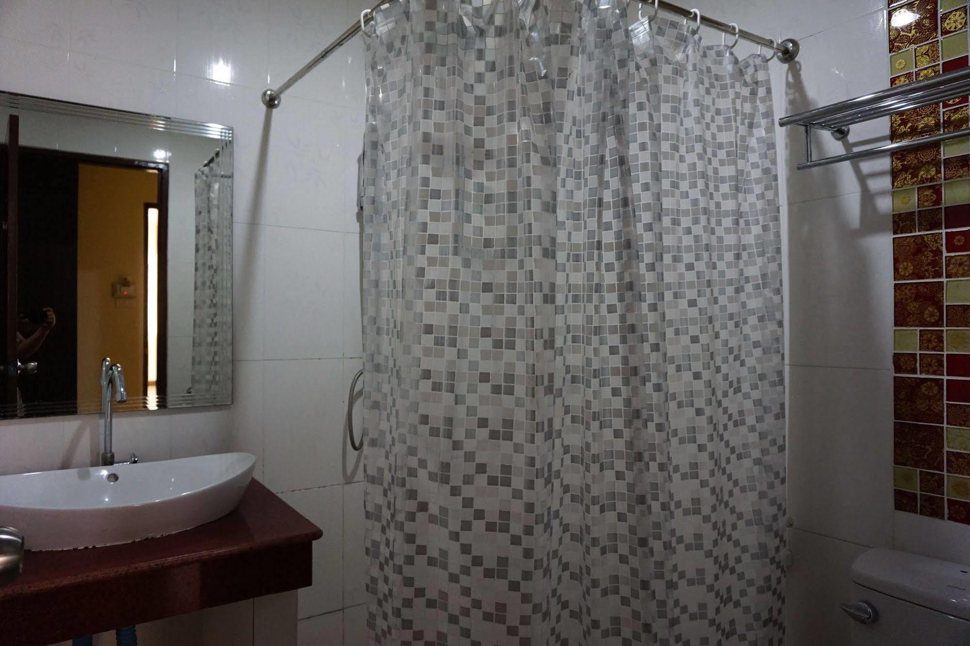 נאן Ponburi Hotel מראה חיצוני תמונה