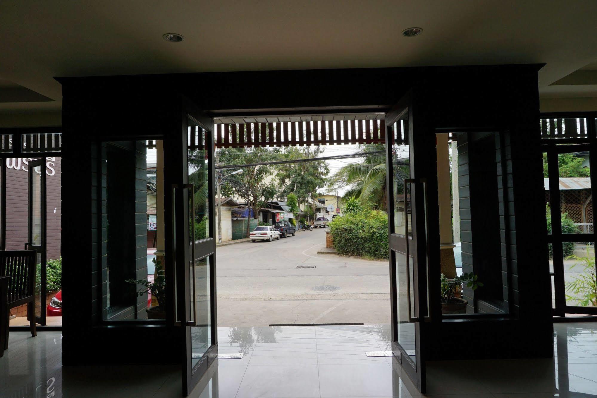 נאן Ponburi Hotel מראה חיצוני תמונה